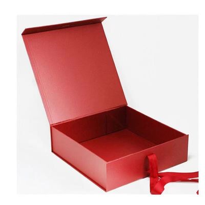 Luxury Cosmetic Skincare Packaging Red Christmas Gift Box With Magnetic Fastening Flap